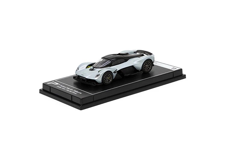 ASTON MARTIN VALKYRIE SKYFALL SILVER