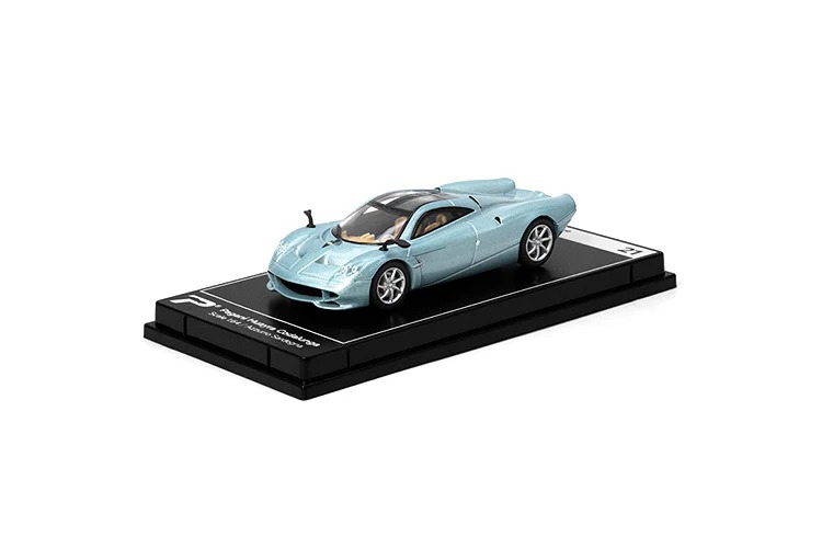 PAGANI HUAYRA CODALUNGA AZZURRO SARDEGNA