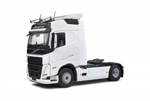 VOLVO TRUCKS FH GLOBETROTTER XL WHITE 2021 S2400103