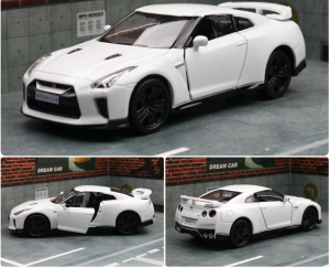 NISSAN GTR R35 WHITE
