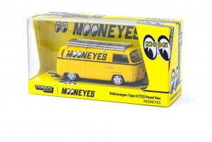 TARMAC WORKS VOLKSWAGEN TYPE II T2 PANEL VAN MOONEYES WITH ROOF RACK